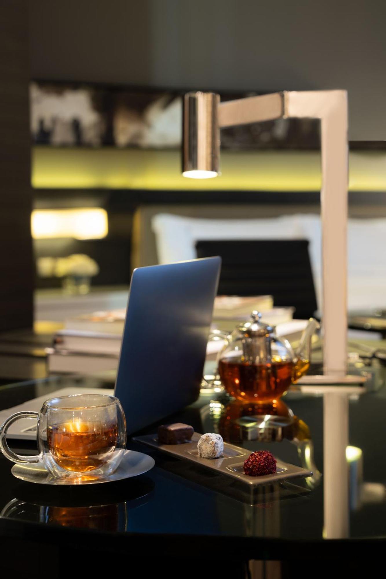 Fairmont Ер-Ріяд Екстер'єр фото A menu