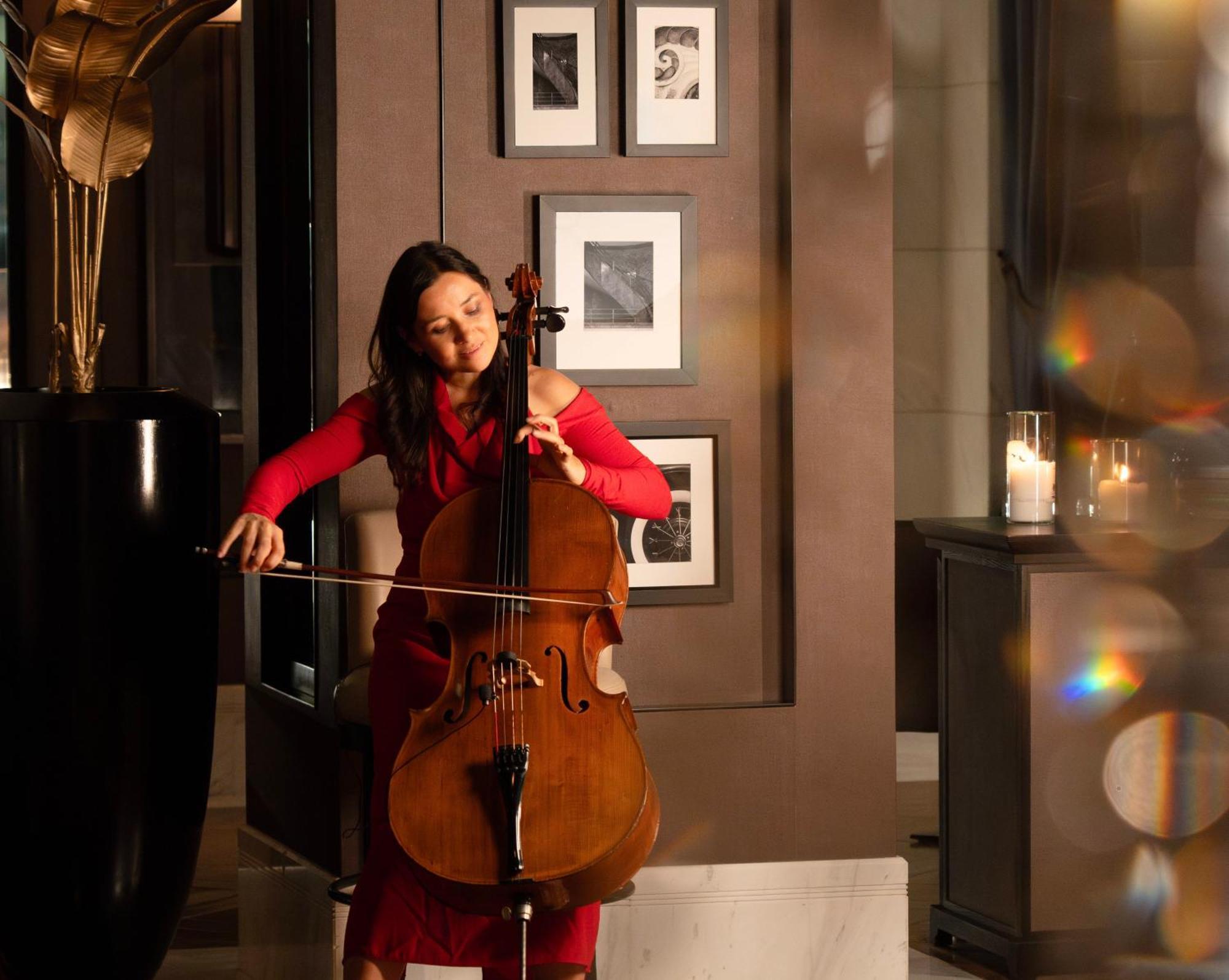 Fairmont Ер-Ріяд Екстер'єр фото Cellist and singer